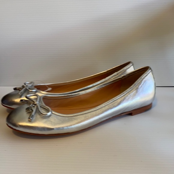 kate spade Shoes - NWOT Kate Spade size 8 silver ballet flats